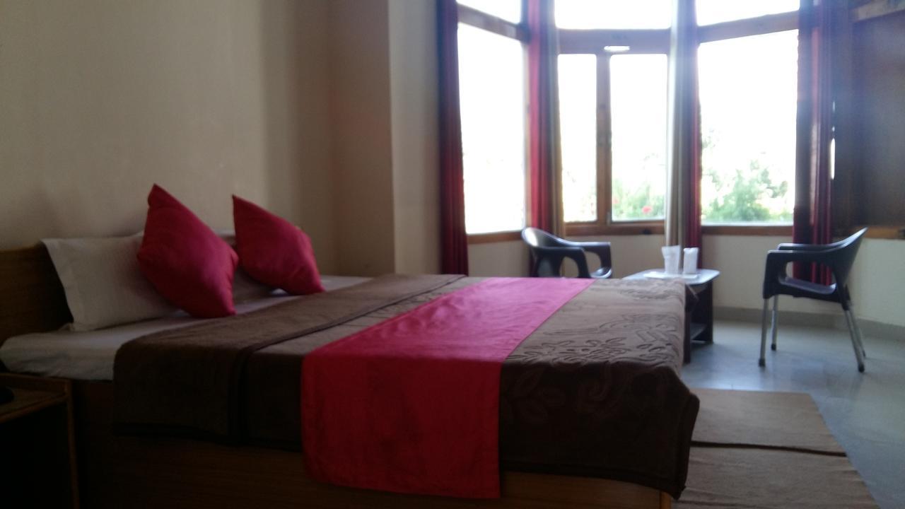 The Tara Villa Shamshi Exteriör bild
